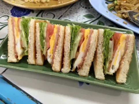 Sailomjoy Restaurant (Thapae)