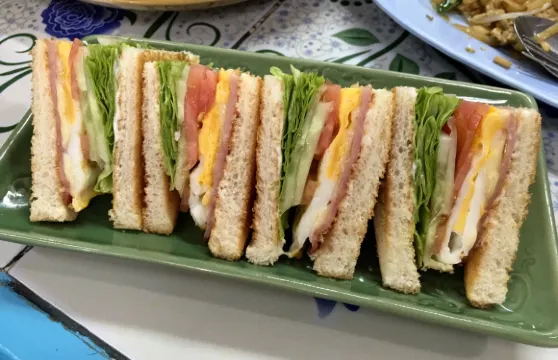 Sailomjoy Restaurant (Thapae)