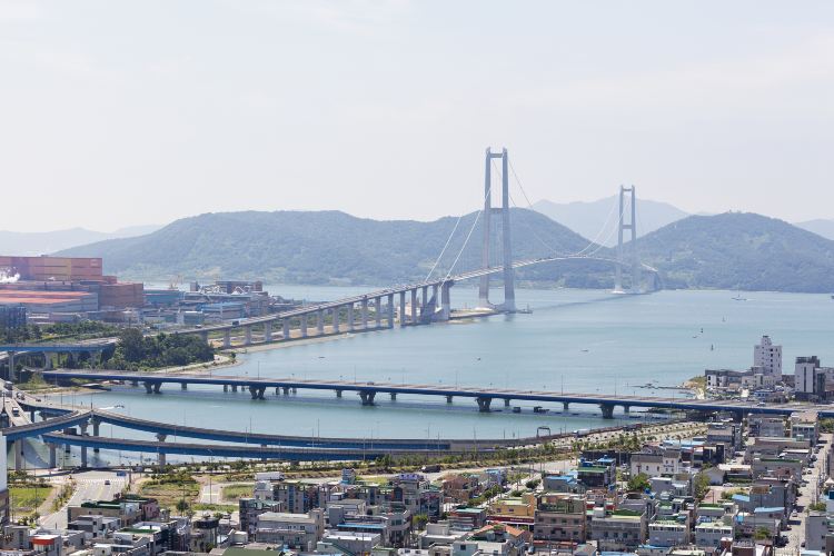 Compare 5 airports near Gwangyang