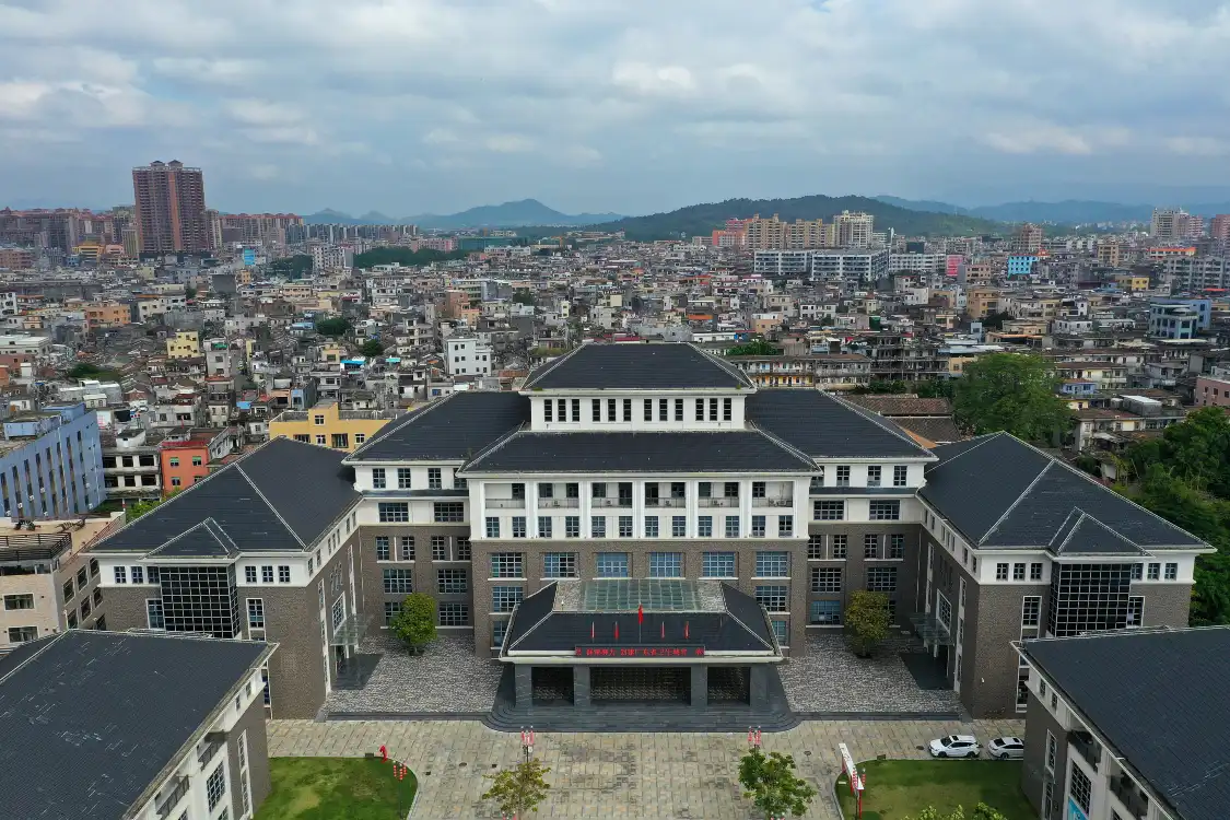 Hotels near Lufeng Museum