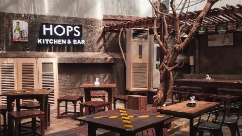 HOPS Kitchen & Bar in Surabaya