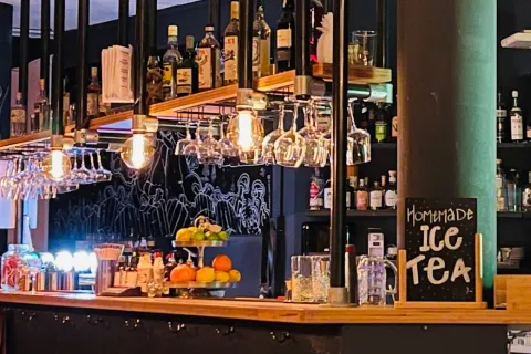 Bibliothek Bar
