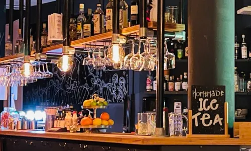Bibliothek Bar