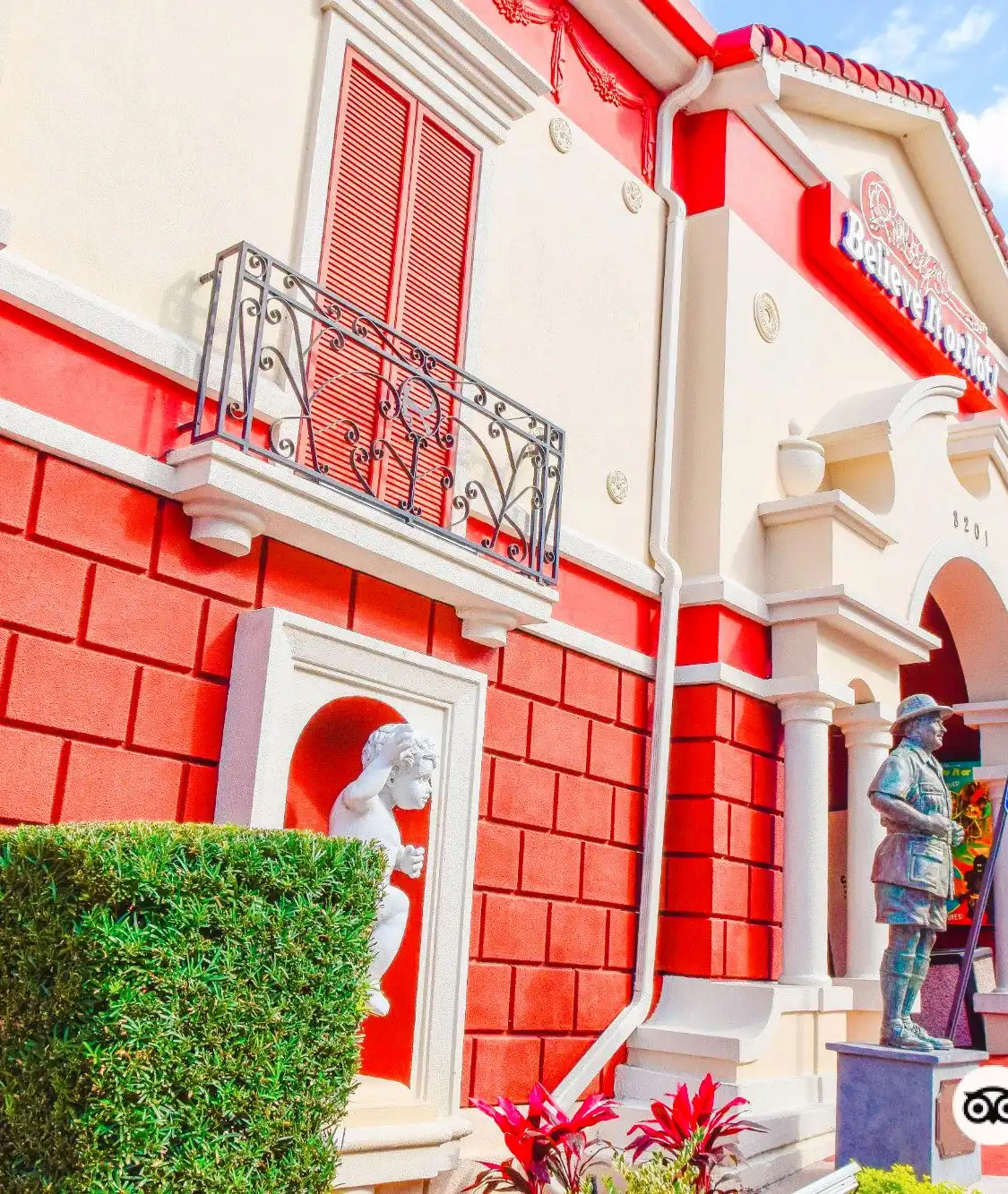 リプレーの世界奇談集周辺のホテル