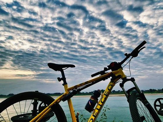 Cycling, sunsets and hiking