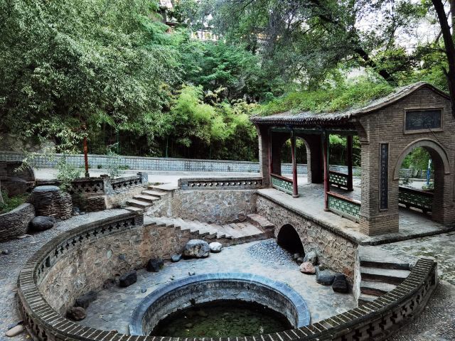 우취안산(오천산) 공원
