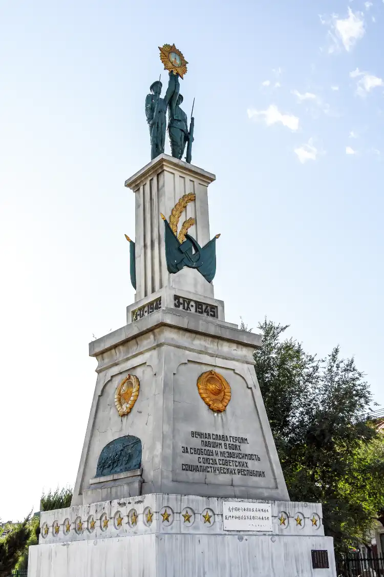 Hotels near Soviet Red Army Martyrs Monument