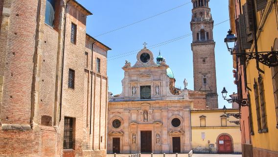 perjalanan satu hari ke Plaza de Paz, Gereja St. John, dan Galeri Seni Nasional Parma