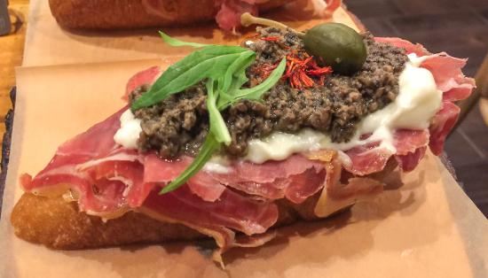 CP Shuckers Cafe & Raw Bar