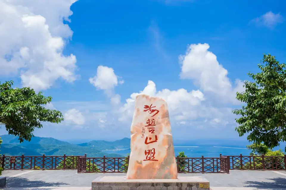 2_Sanya Fenghuang Ling Scenic Spot For Lovers' Pledge