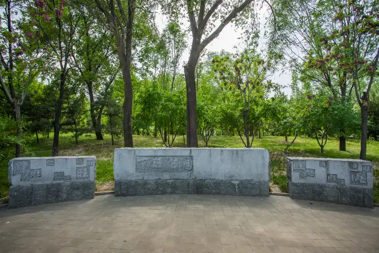 Hotels near West District of Baiwang Park