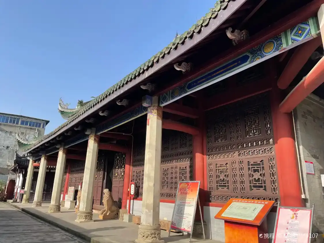 Hotels near Pujiang Museum