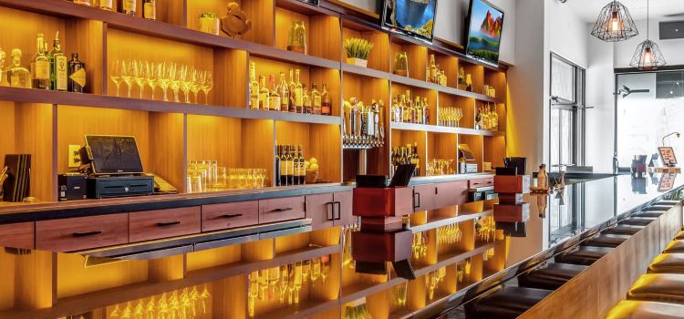 Yolo Restaurant & Lounge