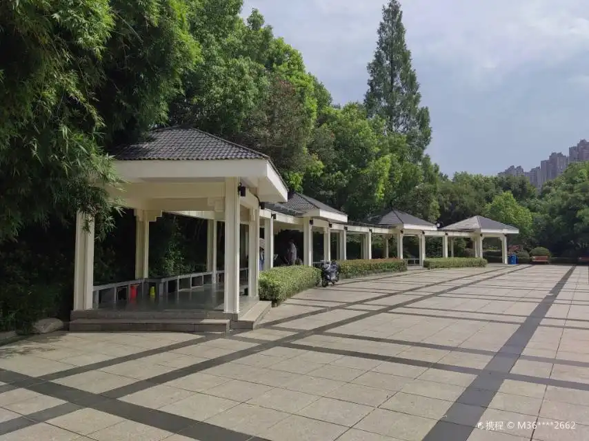 Hotels near Jiuliantang Park