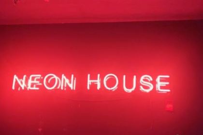 Neon House Hiphop