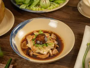 Hum, Garden & Restaurant