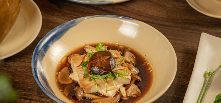 Hum, Garden & Restaurant