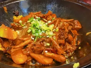 地主大院柴火铁锅炖·演绎
