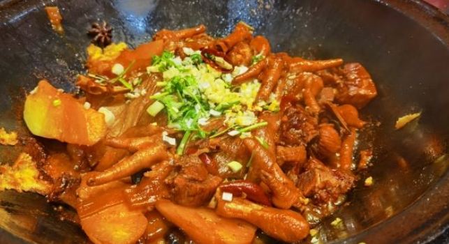 地主大院柴火铁锅炖·演绎