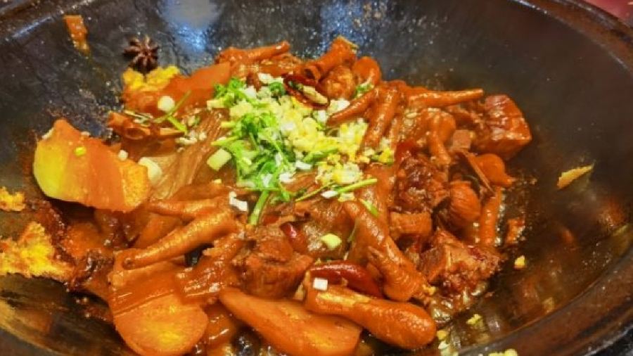 地主大院柴火铁锅炖·演绎