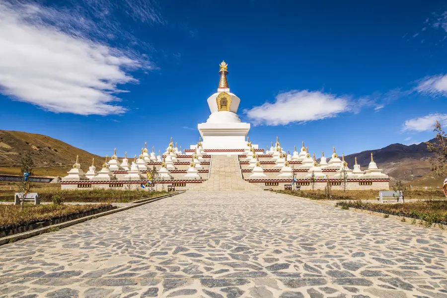 Daocheng White Tower