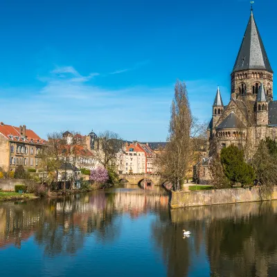 Отели рядом с достопримечательностью «Protestant New Temple»