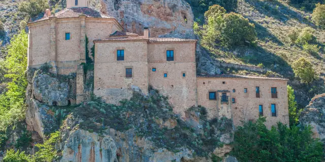 Ponferrada Travel Guide 2026: Top Attractions, Local Food & Travel
