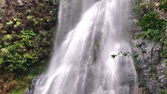 Longwo Waterfall in Guigang City