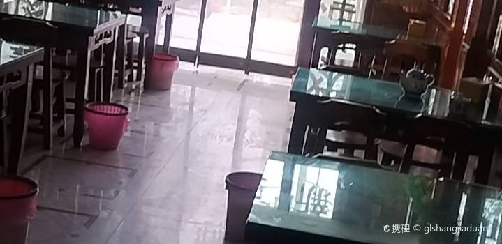 张由布新疆大盘鸡