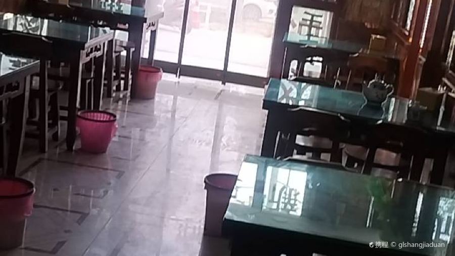 张由布新疆大盘鸡