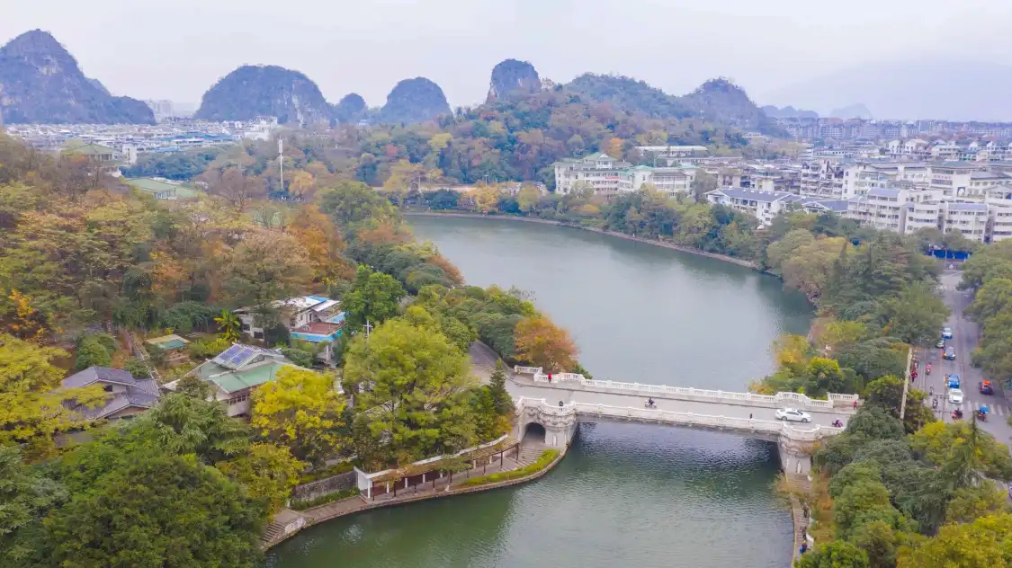 Hotels near Peach Blossom River