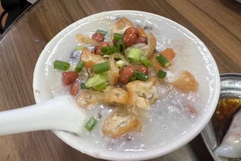 西湖驰名艇仔粥