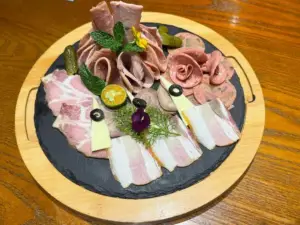 杜马加俄罗斯餐厅(黑金冠 润实·月亮湾店)