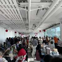 入去淺水灣呢個年宵市集chill下咯