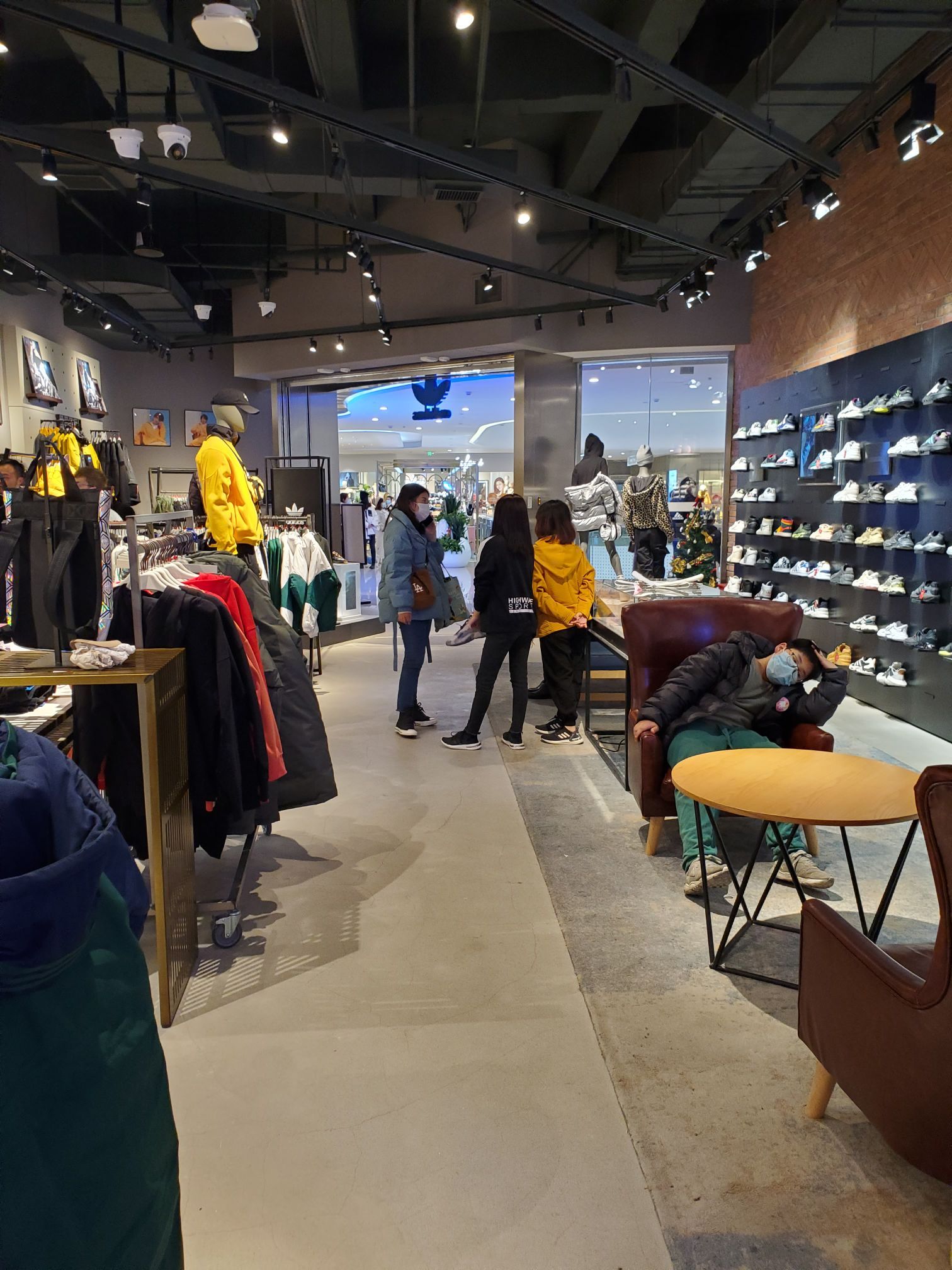 Adidas originals flagship top store hong kong 銅鑼灣