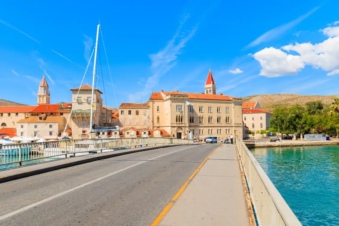 Hotels near Saint Lawrence's Cathedral