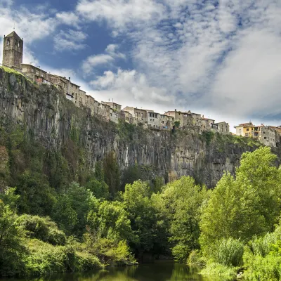 鄰近Castell de la Santa Creu的酒店