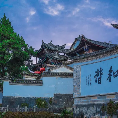 Hotels near Dujuanwang Ancient Wood Exposition Garden, Tengchong