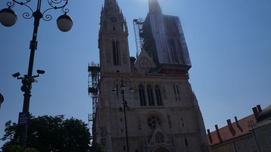 圣母升天大教堂是萨格勒布的重耍标志性古建筑，又名萨格勒布大教