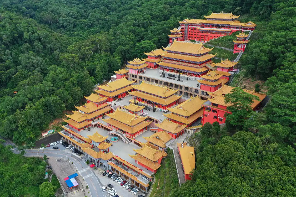 Hotels near Dalingshan Forest Park