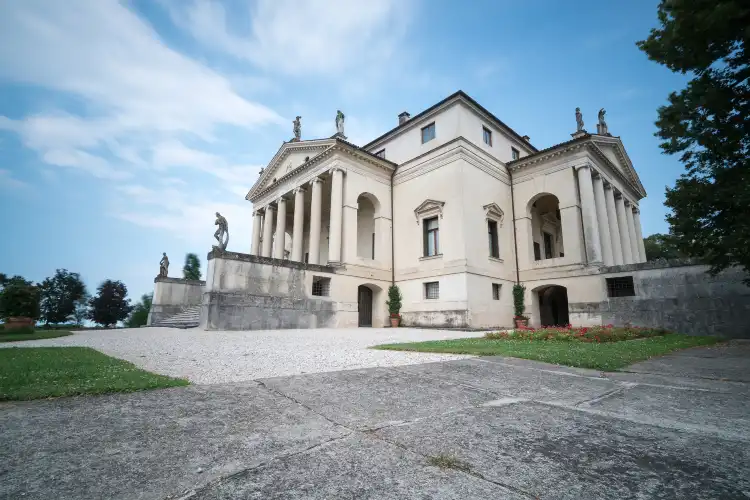 Hotels near Romeo Menti Stadium