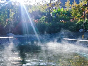 The Taibai Mountain Phoenix Spr Hotel