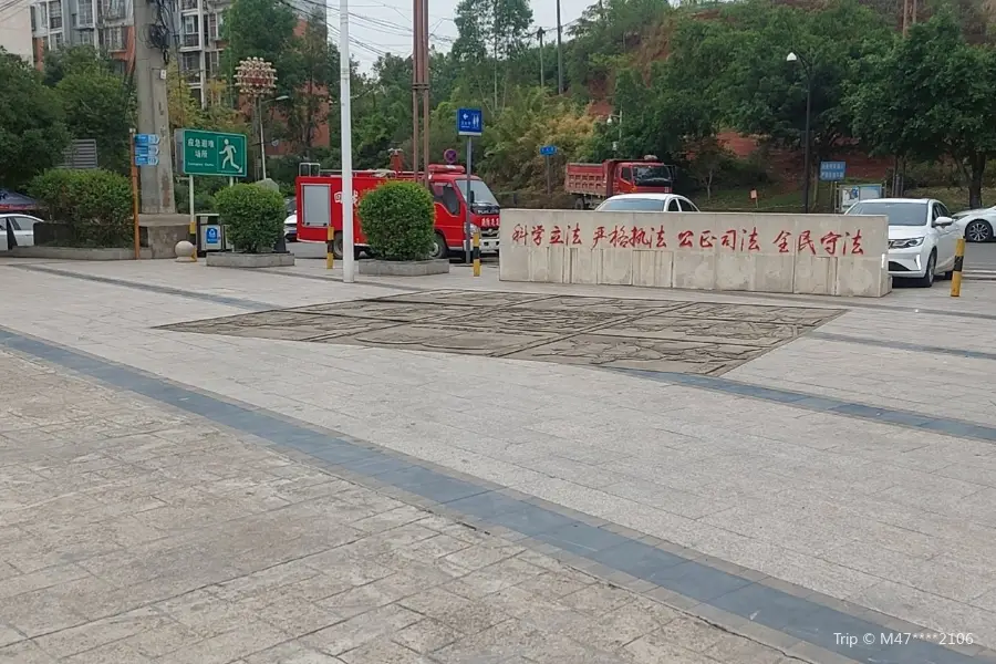Huilong Shequ Jianshen Square