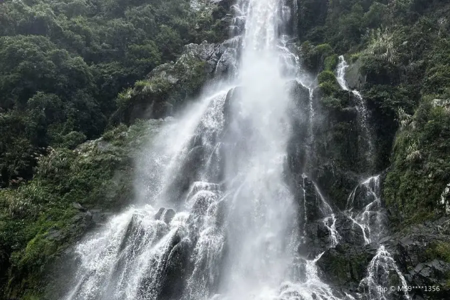 Hong Mountain Waterfall
