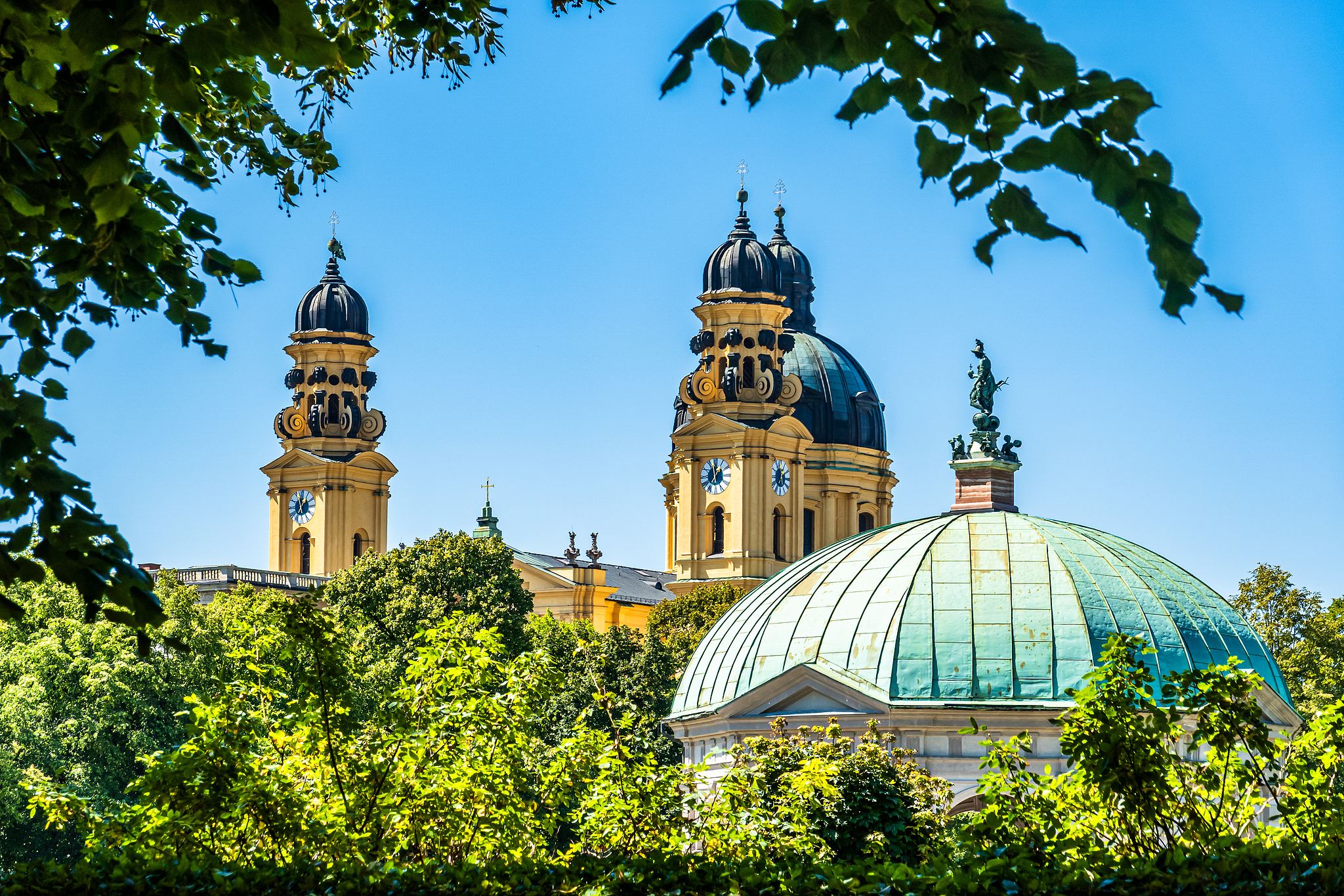 慕尼黑王宮+瑪利亞廣場+寶馬博物館+安聯球場+皇家啤酒屋一日