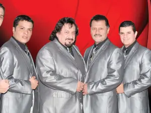 Los Caminantes, Grupo Ladron Concert