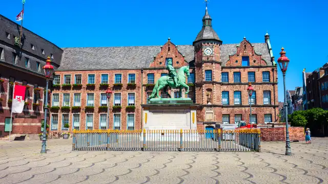 Hotels near Town Hall
