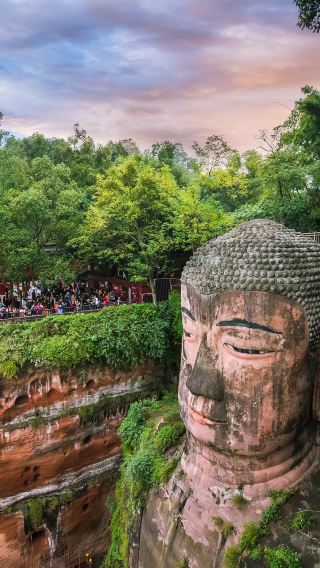 Chengdu Leshan Giant Buddha & Huanglongxi Town English-Speaking Group Day Tour with Small Group & Downtown Pickup