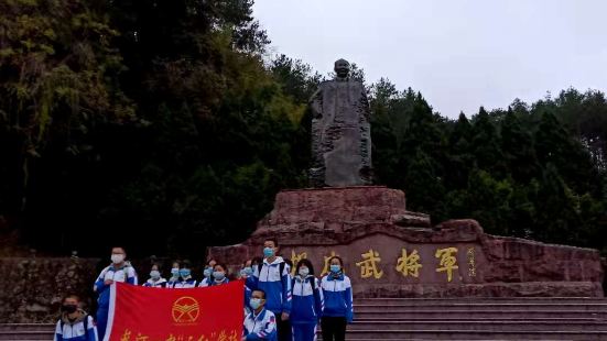 楊成武將軍紀念館在長汀縣博物館附近，紀念館前面的廣場上有楊成