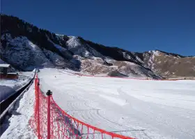 天山托峰滑雪場